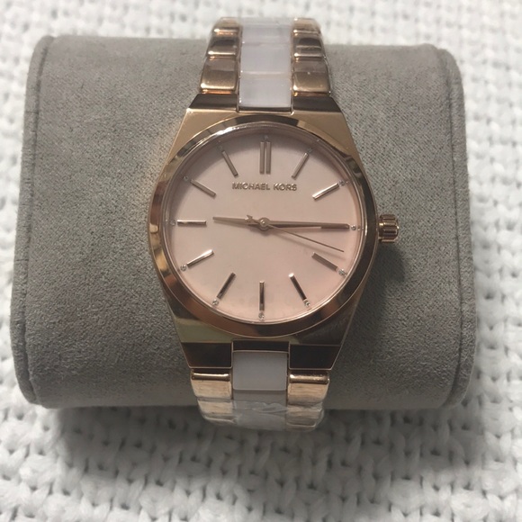Michael Kors Rose Gold Watch - Picture 2 of 5